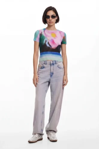 T-shirt con paesaggio sbiadito