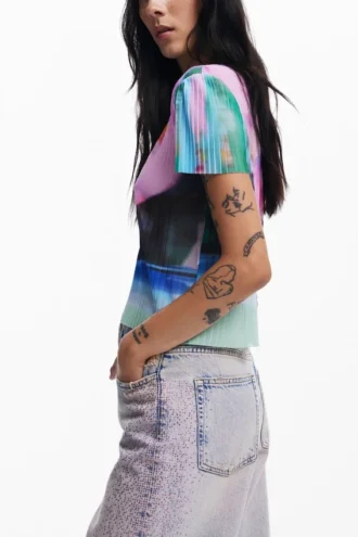 T-shirt con paesaggio sbiadito