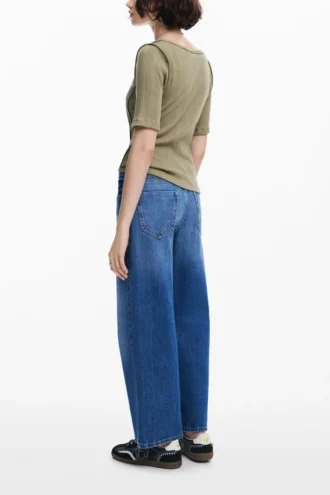 T-shirt con scollo arricciato