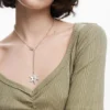 T-shirt con scollo arricciato T-shirt con scollo arricciato
