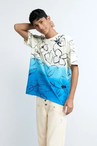 T-shirt con sfumature tropicali