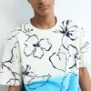 T-shirt con sfumature tropicali