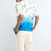 T-shirt con sfumature tropicali