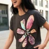 T-shirt con stampa floreale