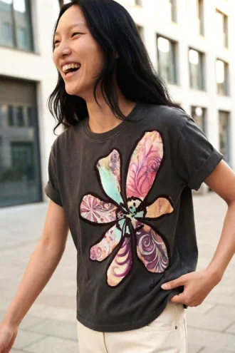 T-shirt con stampa floreale