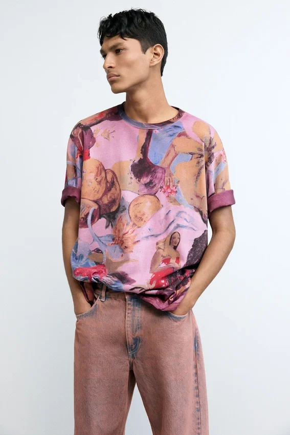 T-shirt con stampa floreale T-shirt con stampa floreale