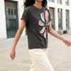 T-shirt con stampa floreale