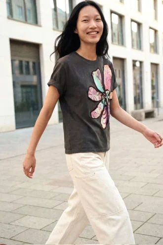 T-shirt con stampa floreale