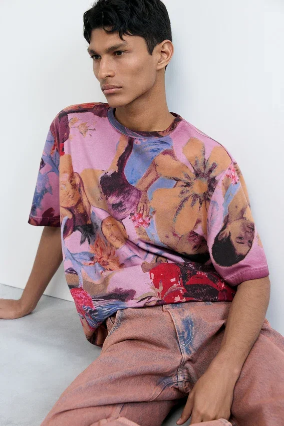 T-shirt con stampa floreale T-shirt con stampa floreale