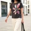 T-shirt con stampa floreale