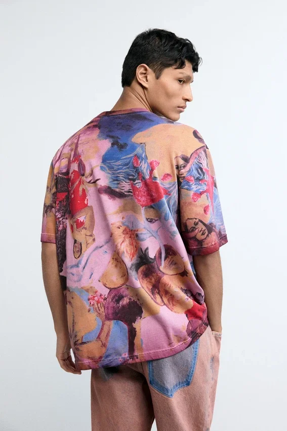 T-shirt con stampa floreale T-shirt con stampa floreale