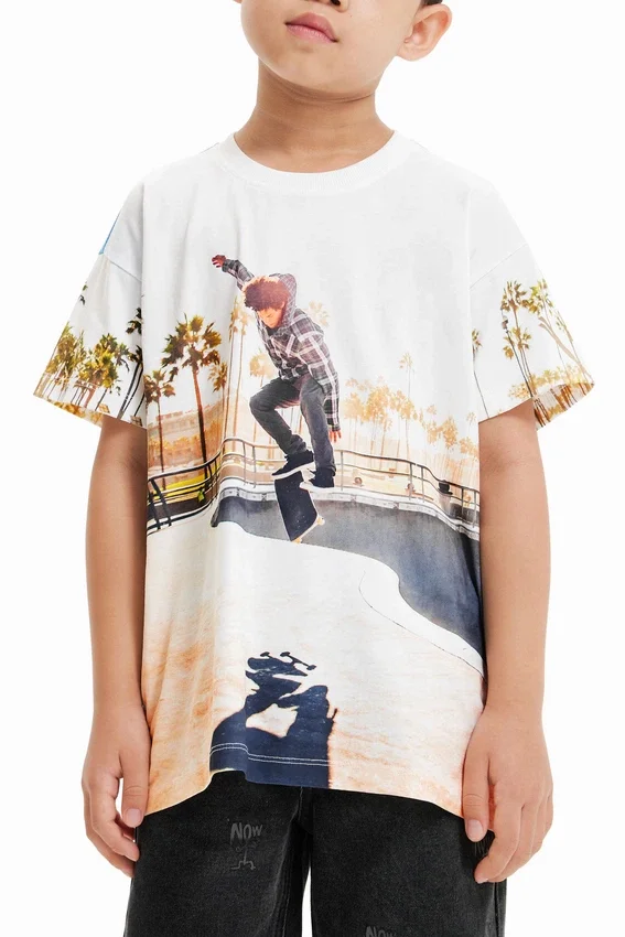 T-shirt con stampa fotografica da skater T-shirt con stampa fotografica da skater