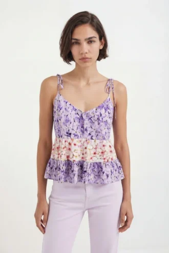 Top con spalline floreali Top con spalline floreali