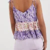 Top con spalline floreali
