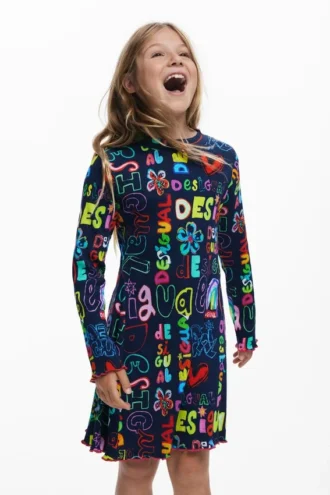 Vestito a maniche lunghe con scritte Vestito a maniche lunghe con scritte