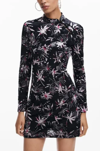 Vestito con collo a kimono e motivo a foglie