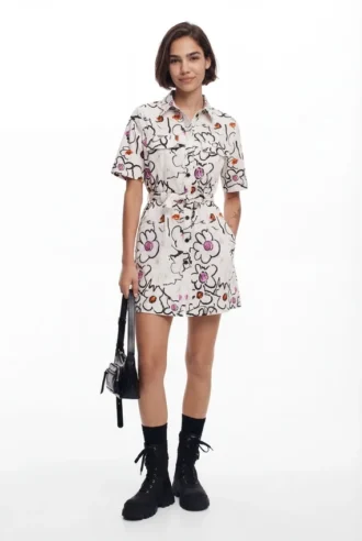 Vestito con fiori disegnati