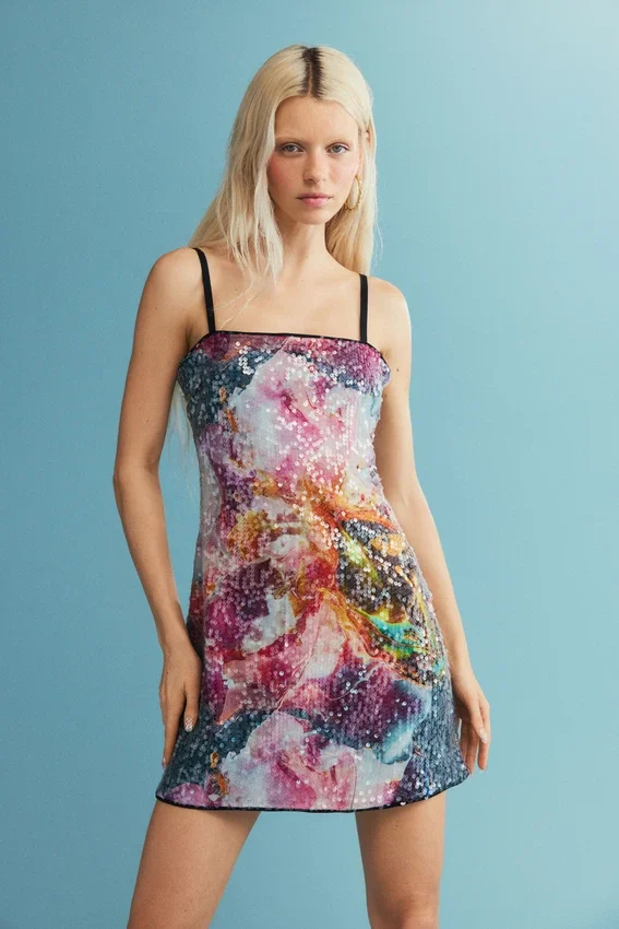 Vestito con fiori in paillettes Vestito con fiori in paillettes