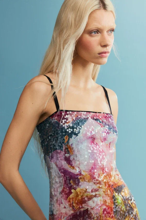 Vestito con fiori in paillettes Vestito con fiori in paillettes