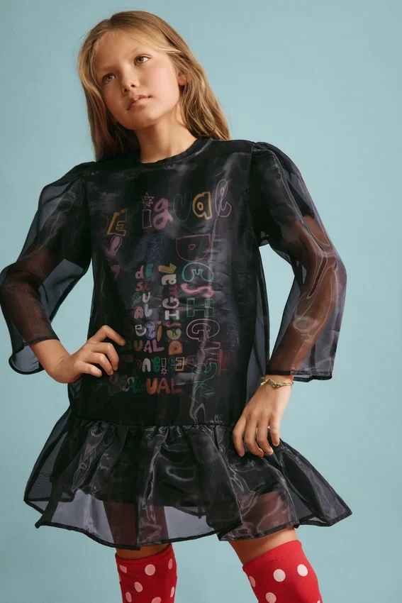 Vestito con maniche a 3/4 e scritte Vestito con maniche a 3/4 e scritte
