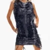 Vestito con paillettes e frange Vestito con paillettes e frange