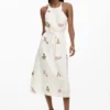 Vestito con scollo all’americana ricamato
