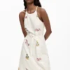 Vestito con scollo all’americana ricamato