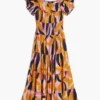 Vestito con scollo alla Bardot e volant Vestito con scollo alla Bardot e volant