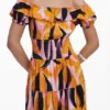 Vestito con scollo alla Bardot e volant Vestito con scollo alla Bardot e volant
