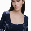 Vestito con scollo quadrato e stampa cartolina