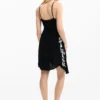 Vestito con spalline fluide ricamato