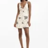 Vestito con spalline ricamate e rami