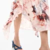 Vestito con volant a fiori