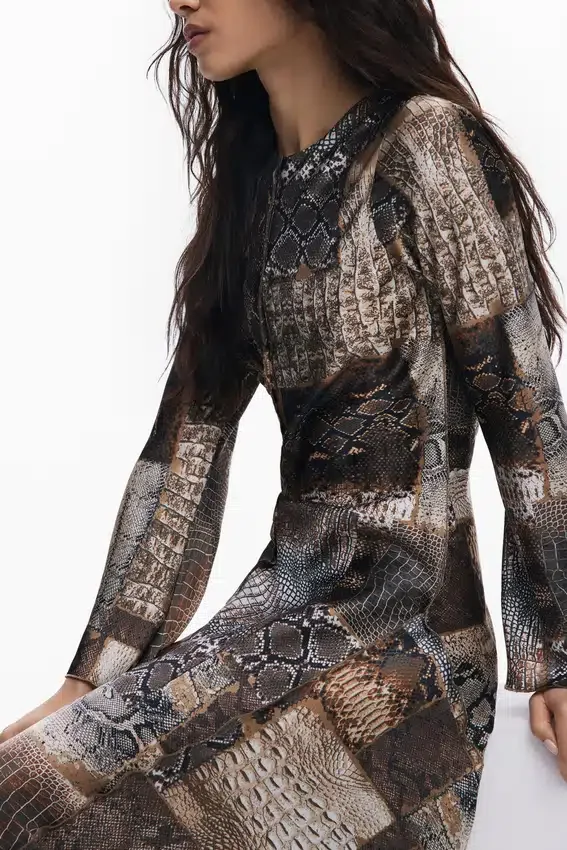 Vestito fluido con stampa animalier Vestito fluido con stampa animalier