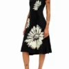 Vestito midi a maniche corte con scollo e margherite.