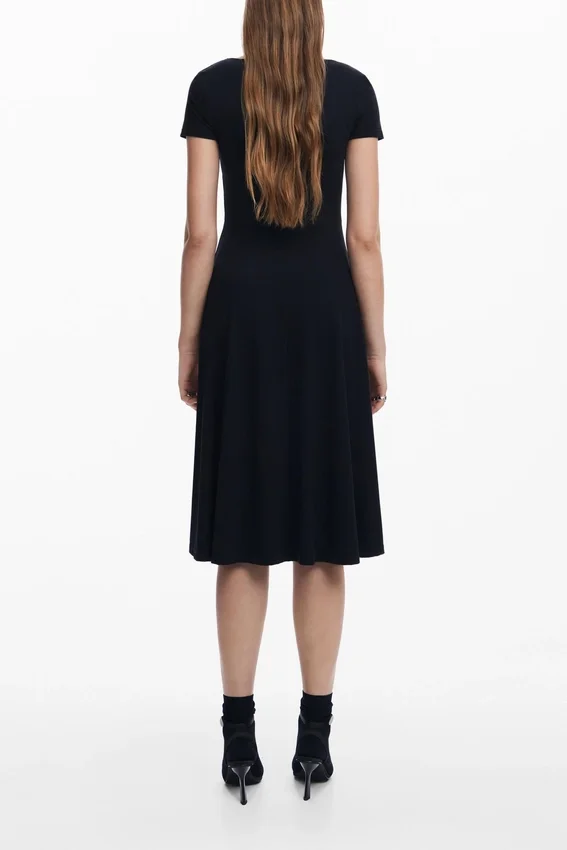 Vestito midi scollato Vestito midi scollato