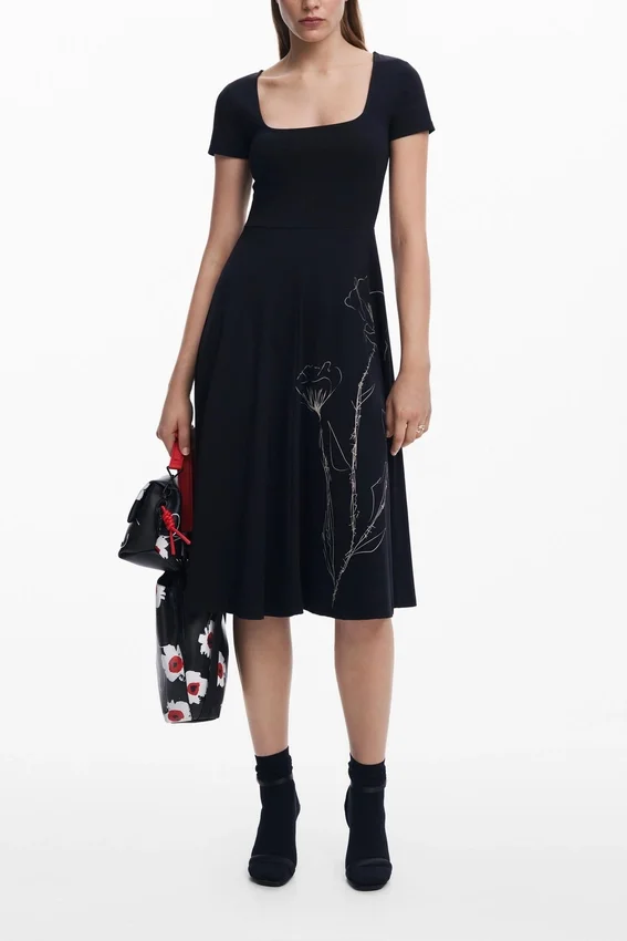 Vestito midi scollato Vestito midi scollato