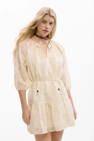 Vestito ricamato con fiocco