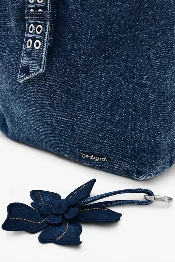 Zaino in denim con motivi floreali Zaino in denim con motivi floreali