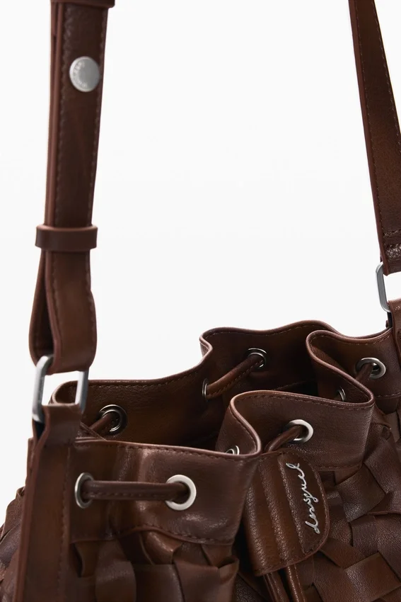Zaino medio intrecciato con coulisse Zaino medio intrecciato con coulisse
